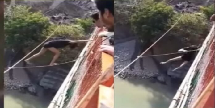 stunt-video-of-girl-in-rishikesh-laxman-jhula-goes-viral stunt-video-of-girl-in-rishikesh-laxman-jhula-goes-viral
