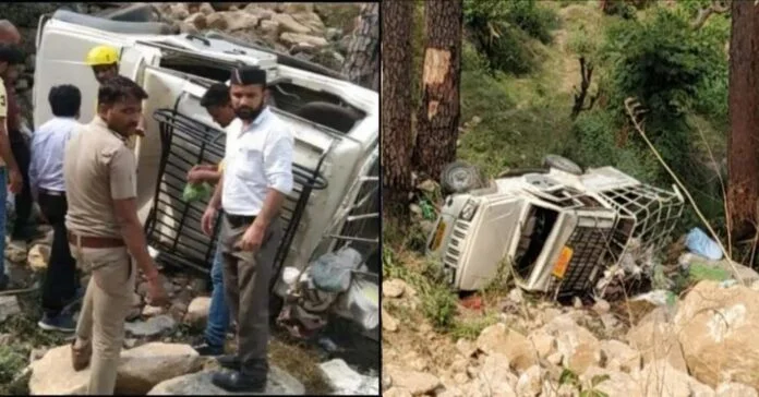 Utility van fell into Ditch in tehri garhwal