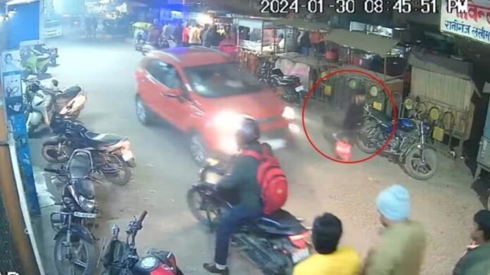 While walking, the boy had a heart attack, fell on the road and the car ran over him; People shivered after watching VIDEO