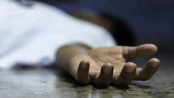 A minor who was making a reel on the railway line with his friends got electrocuted by a pole and died in the hospital A minor who was making a reel on the railway line with his friends got electrocuted by a pole and died in the hospital