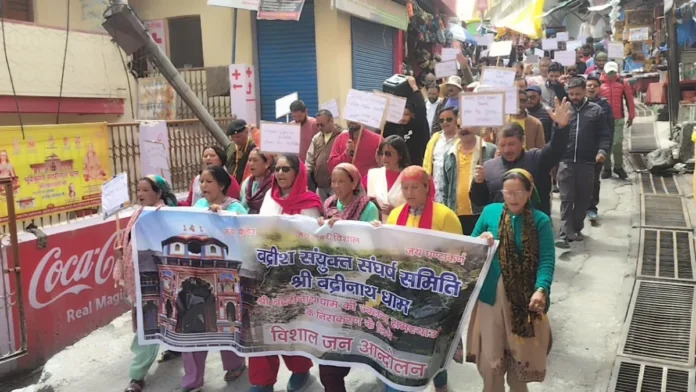 10_08_2025-10gop_1_10082025_155 Why did people come out on the streets in Badrinath? They are protesting against this 'master plan' of the government