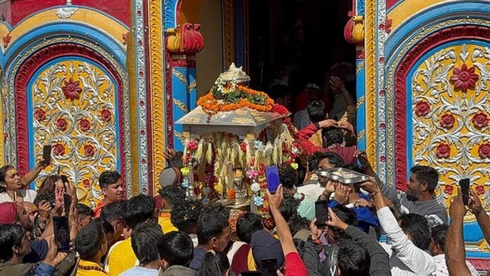 Baba Kedar's palanquin placed at Omkareshwar temple, the winter seat