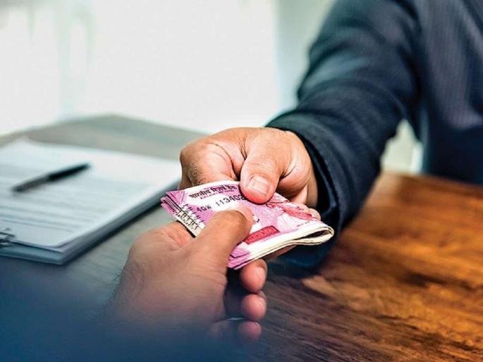 Vigilance caught two forest guards accepting a bribe of twenty thousand rupees, Haldwani team took major action. Vigilance caught two forest guards accepting a bribe of twenty thousand rupees, Haldwani team took major action.