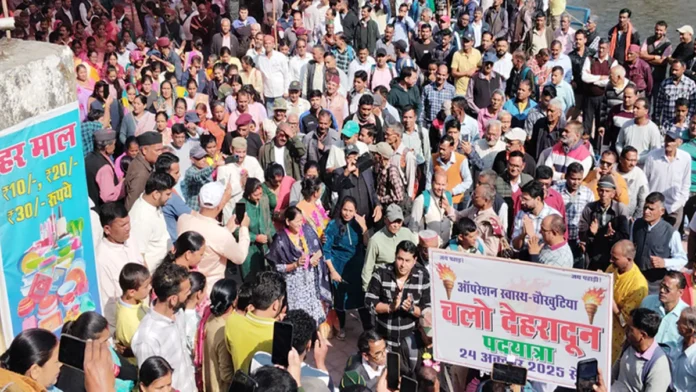 'Operation Health' has been going on in Almora for 24 days, with a flood of protesters arriving in Dehradun on foot. 'Operation Health' has been going on in Almora for 24 days, with a flood of protesters arriving in Dehradun on foot.