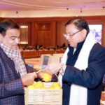 मुख्यमंत्री धामी ने दिल्ली में केंद्रीय मंत्री गडकरी की बैठक में प्रस्तुत किया वीडियो प्रेजेंटेशन Chief Minister Dhami presented a video presentation at the meeting of Union Minister Gadkari in Delhi.