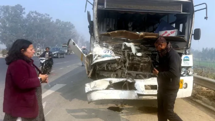 Three roadways buses collided on the highway due to fog in Haldwani, 16 passengers were injured.