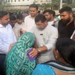 रुद्रपुर गैस एजेंसी की मनमानी. विधायक अरोरा की पत्नी के नाम बिना बुकिंग डिलीवर हुआ सिलिंडर Rudrapur Gas Agency acts arbitrarily. A cylinder was delivered without booking in the name of MLA Arora's wife.